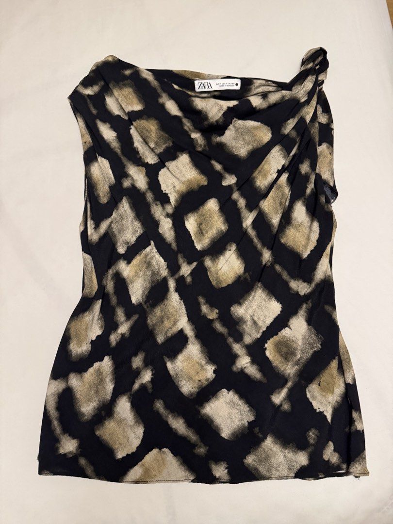 ZARA Asymmetrical Top (Category: Sleeveless) located in Antipolo. Submitted by robmack (Listing ID 1466114885, Image 2). Description: M on tag but had it altered a bit to fit S.