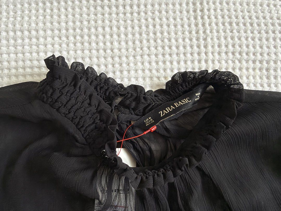Zara Basic Black Chiffon Ruffle Neck Long Sleeve Blouse (Category: Longsleeves) located in Baguio. Submitted by blnxxx (Listing ID 1466108773, Image 2). Description: Zara Basic see through long sleeves top Brand new M on tag.