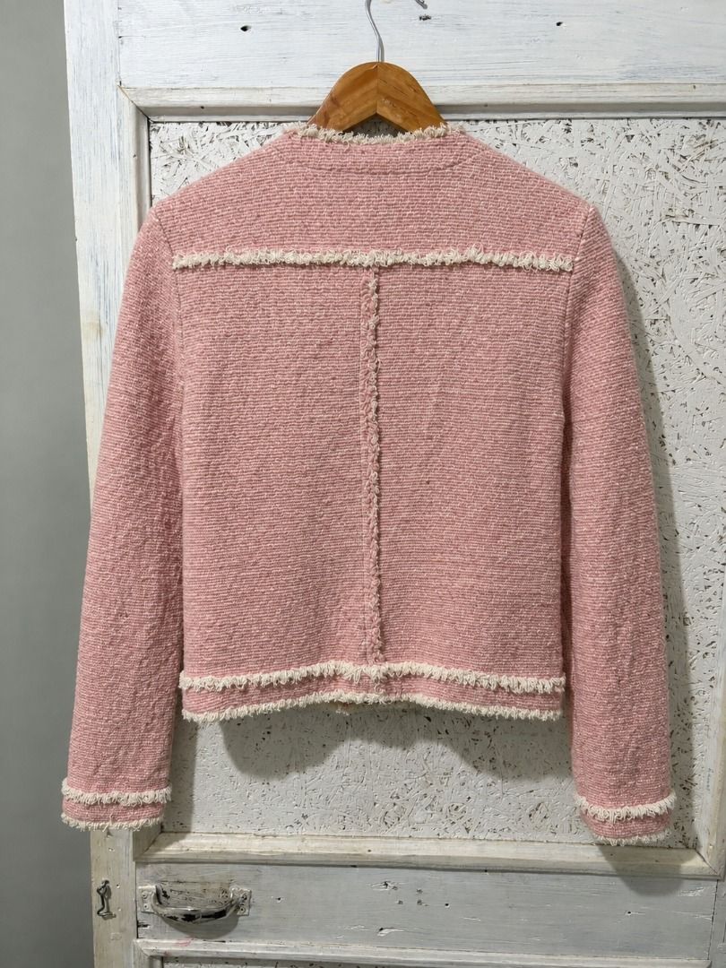 Zara Basic Pink & White Bouclé Tweed Frayed (Category: Coats, Jackets and Outerwear) located in Caloocan City. Submitted by blackrainxd (Listing ID 1466132503, Image 2). Description: Excellent Condition Size M on tag Width 17 Length 20 Sleeves 22 Color rate 9/10 Need wash 550 + Shipping fee Tuguegarao City, Cagayan 📍.