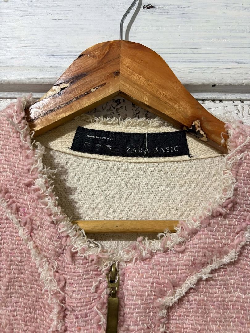 Zara Basic Pink & White Bouclé Tweed Frayed (Category: Coats, Jackets and Outerwear) located in Caloocan City. Submitted by blackrainxd (Listing ID 1466132503, Image 3). Description: Excellent Condition Size M on tag Width 17 Length 20 Sleeves 22 Color rate 9/10 Need wash 550 + Shipping fee Tuguegarao City, Cagayan 📍.