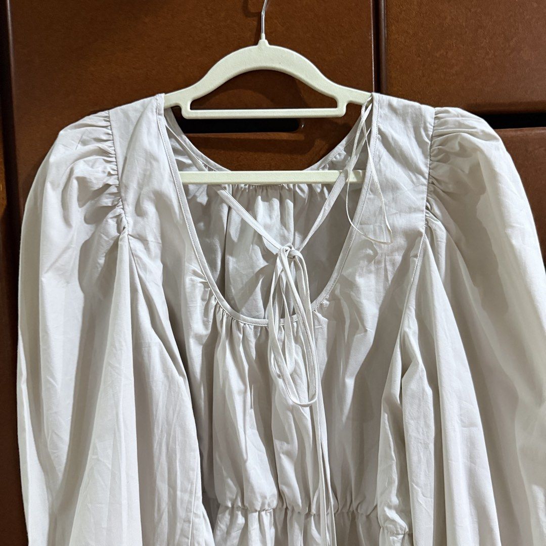 ZARA Beige Blouse Size S (Category: Blouses) located in Davao. Submitted by keirousel (Listing ID 1466041719, Image 2). Description: - Brand: ZARA - Size: S (Made in Morocco) - Color: Classic Beige - Material: Textured cotton - Details: Long puff sleeves with elastic cuffs - Fit: Elasticized waist for a flattering peplum shape - Back: Charming string ties across the neckline.
