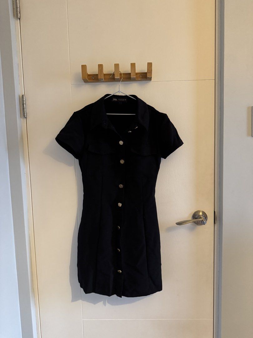 Zara Black Button-Up Mini Dress XS (Category: Dresses) located in Mandaluyong City. Submitted by fromfran (Listing ID 1466039651, Image 2). Description: - Brand: Zara - Style: Short-sleeve shirt dress - Size: XS - Color: Black - Details: Front button-down closure, two chest flap pockets, tailored bodice, mini length, and side zip closure.
