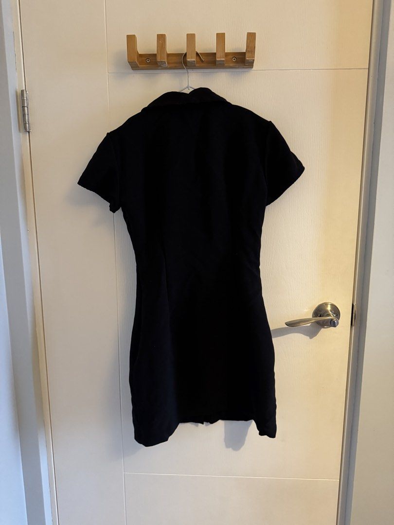 Zara Black Button-Up Mini Dress XS (Category: Dresses) located in Mandaluyong City. Submitted by fromfran (Listing ID 1466039651, Image 3). Description: - Brand: Zara - Style: Short-sleeve shirt dress - Size: XS - Color: Black - Details: Front button-down closure, two chest flap pockets, tailored bodice, mini length, and side zip closure.