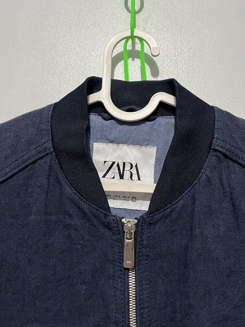 ZARA bomber jacket (Category: Activewear) located in Cebu City. Submitted by thrift.sht (Listing ID 1465996211, Image 2). Description: Zara bomber jacket Color rate:9.9/10 navy blue Size: medium to large Excellent condition No issue 📍cebu city.