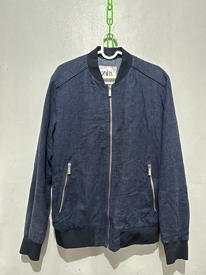 ZARA bomber jacket (Category: Activewear) located in Cebu City. Submitted by thrift.sht (Listing ID 1465996211, Image 1). Description: Zara bomber jacket Color rate:9.9/10 navy blue Size: medium to large Excellent condition No issue 📍cebu city.