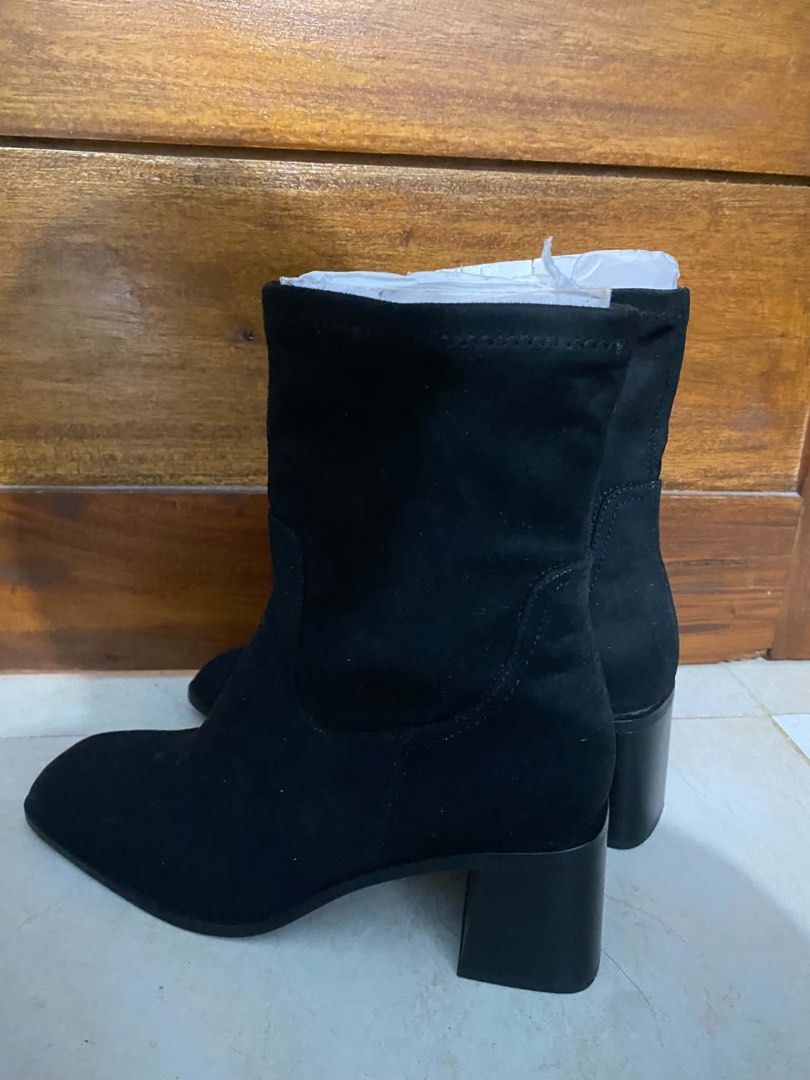 ZARA Boots (Category: Boots) located in Makati City. Submitted by ilookandpayless (Listing ID 1465998054, Image 1). Description: .