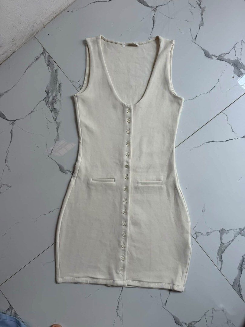 ZARA BUTTONDOWN DRESS (Category: Dresses) located in Manila. Submitted by jennysantos_ (Listing ID 1466110169, Image 2). Description: (5) MEDIUM (3) LARGE.