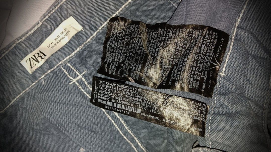 ZARA Contrast Stitch Raw Denim Cargo Pants (Category: Jeans) located in Manila. Submitted by liliaplay (Listing ID 1466057766, Image 3). Description: Authentic! Pre-loved Imported 6 pockets work wear engraved brand on buttons semi heavy and thick hard denim straight cut Solid Stitches Casual Cargo Unisex size: 35-36 hem/rise: 11 length: 41 leghole: 9 No Issue! Good As new (Just need to stitch, you can see on 4th pic) Lowered to its negotiable pri