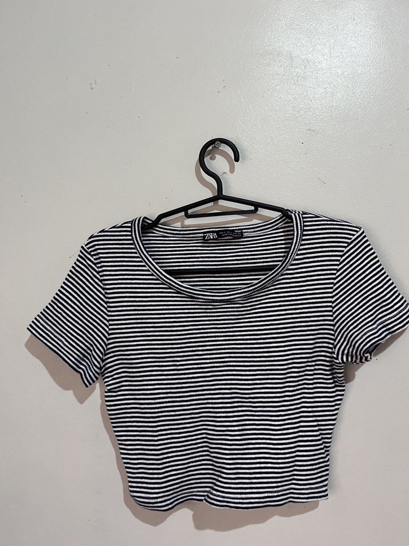 Zara Crop Top Stripe (Category: Shirts) located in Manila. Submitted by serra_shop (Listing ID 1466118201, Image 2). Description: Zara Size: Small Location: Pampanga Courier: J&T.