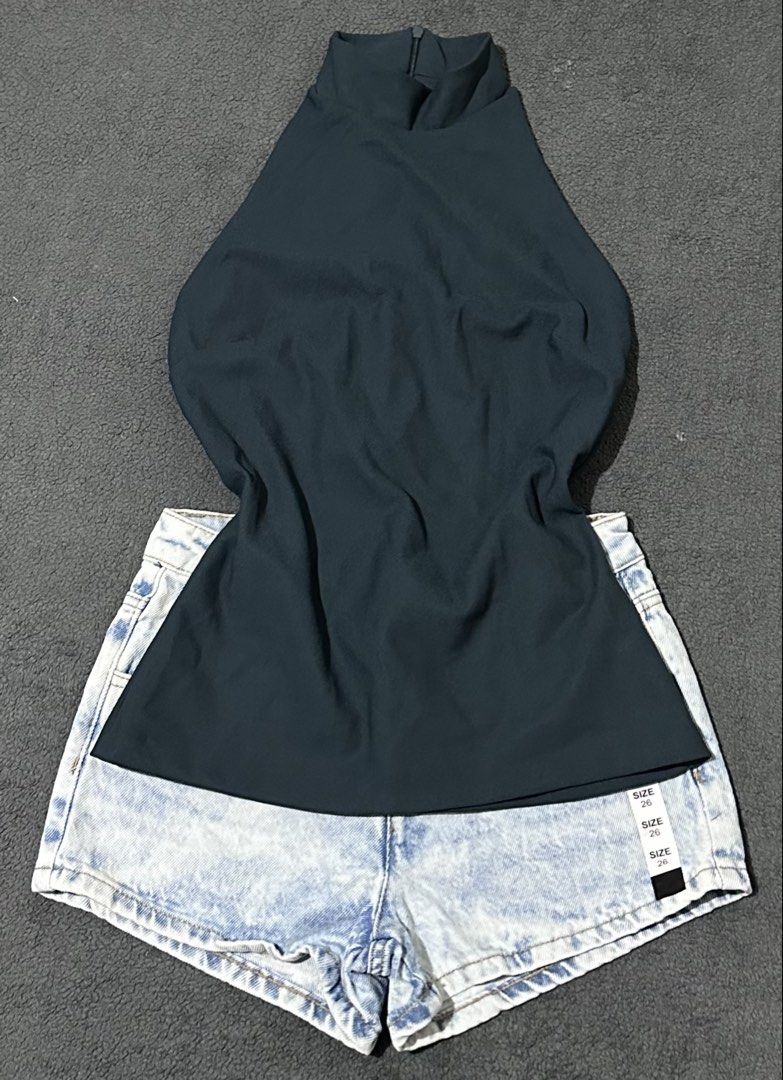 Zara Halter Top (Category: Sleeveless) located in Cabanatuan. Submitted by fitsby.el (Listing ID 1465960054, Image 1). Description: makapal fabric zipper likod brand new over🏃🏻 issue: cut tag.