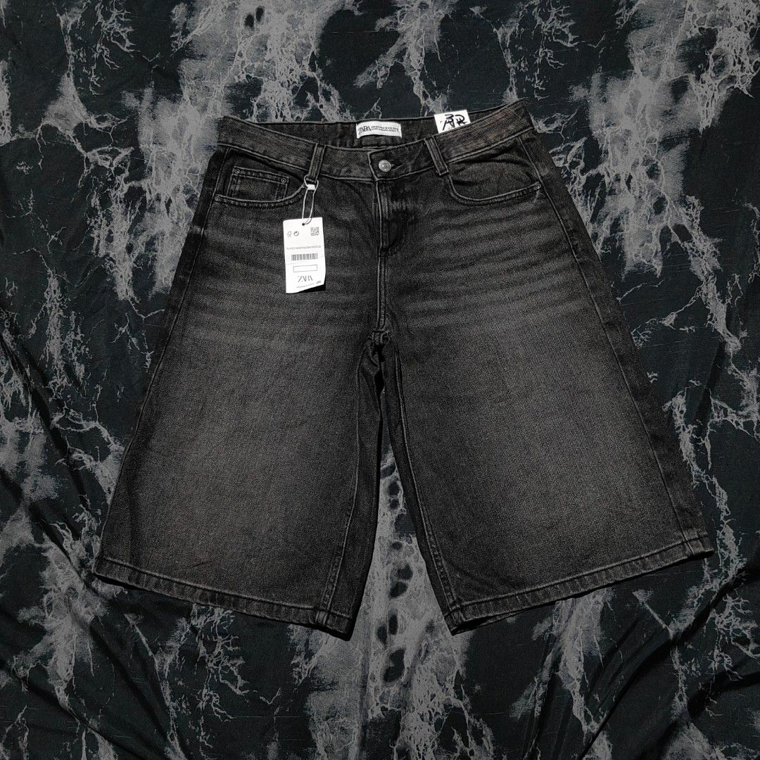 Zara Jorts (Category: Shorts) located in Taguig. Submitted by mr.gbh (Listing ID 1466046672, Image 2). Description: Zara Back Shot Jorts Size: 32 L- 23/H-12.5 Excellent Condition Php, 799.