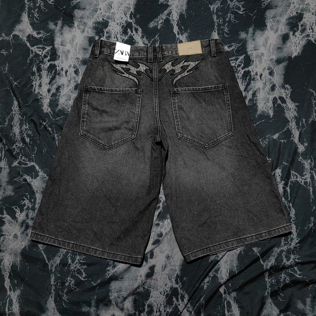 Zara Jorts (Category: Shorts) located in Taguig. Submitted by mr.gbh (Listing ID 1466046672, Image 1). Description: Zara Back Shot Jorts Size: 32 L- 23/H-12.5 Excellent Condition Php, 799.