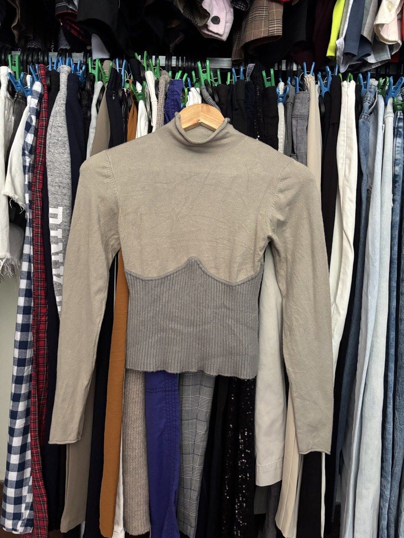 ZARA knitted longsleeve (Category: Longsleeves) located in Pila. Submitted by isabelasthriftclothes (Listing ID 1466115579, Image 1). Description: .