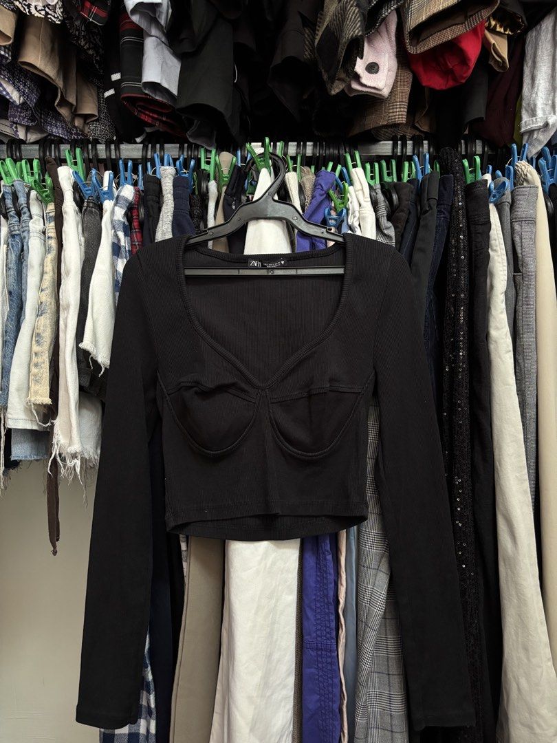 Zara Knitted Longsleeves (Category: Longsleeves) located in Pila. Submitted by isabelasthriftclothes (Listing ID 1466033035, Image 1). Description: .