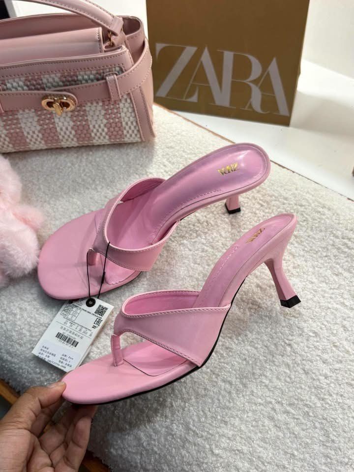 Zara Leather Heels (Category: Sandals) located in Taguig. Submitted by poshcity (Listing ID 1466048177, Image 2). Description: ✨PLEASE MAKE READING A HABIT✨ INCLUSIONS: ✨: With Tag and Box ✨: 35-40 | 2 inches heel size ✨: What you see is what you get ✨: Manage your expectations. Items are all MPO/Mall Pull Out — ✔️: Sure buyers only should fill up the form, No form No item. ✔️: Payment first policy. No COD & COP. .