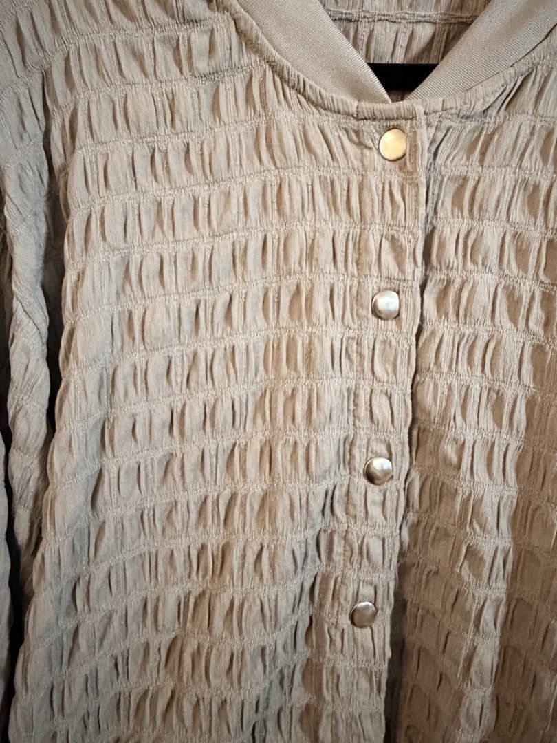 Zara light grey jacket (Category: Coats, Jackets and Outerwear) located in Quezon City. Submitted by bloompicks (Listing ID 1466031608, Image 3). Description: Super nice in actual. Light jacket can wear for work or casual days. No issues Will fit up to xl.