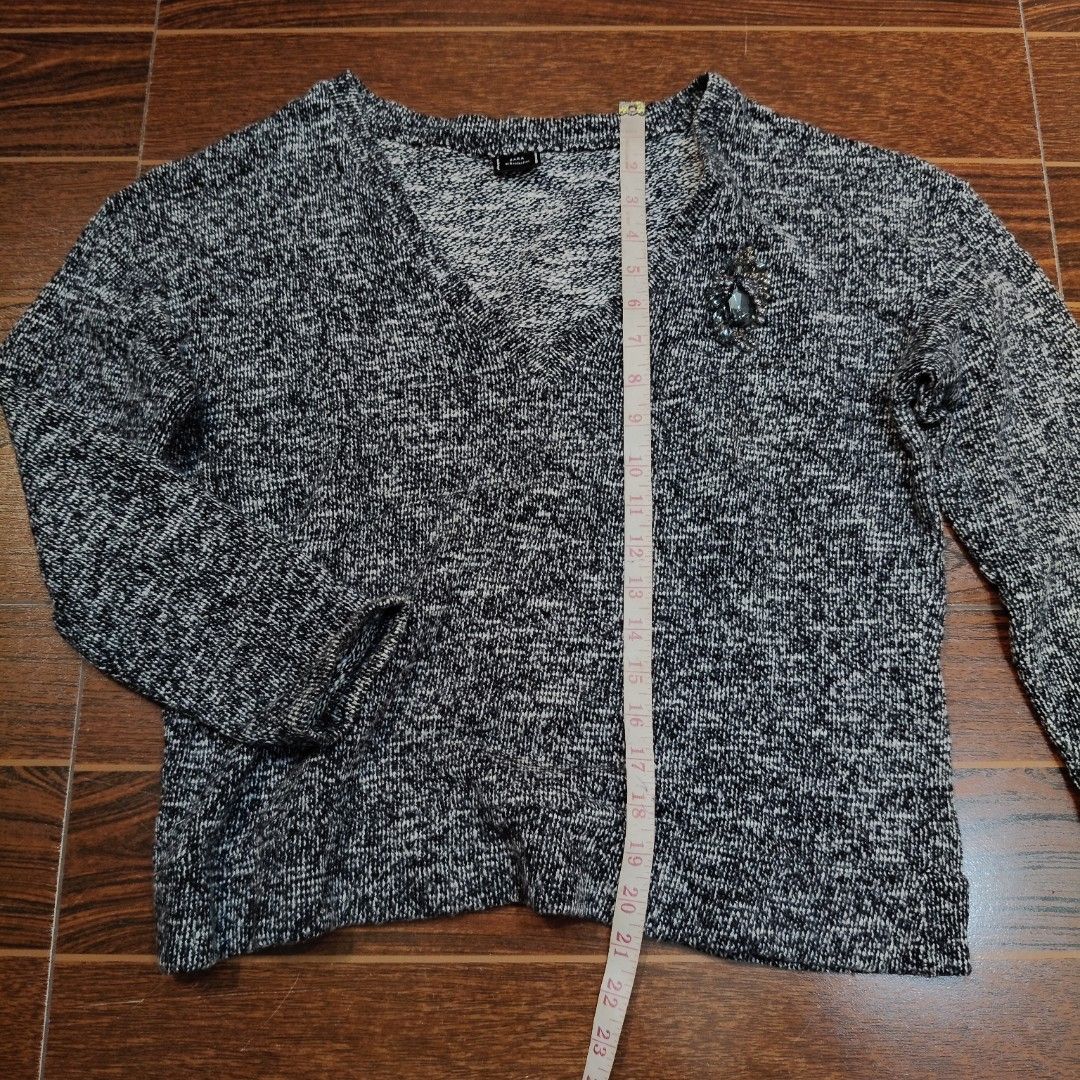 ZARA Authentic VNeck Knit pullover with Rhinestone Brooch Freesize Top (Category: Coats, Jackets and Outerwear) located in Bulacan. Submitted by alyssarys (Listing ID 1466152303, Image 3). Description: Authentic ZARA no issues , Preloved (cut tag only) - Color/Pattern: Black and white speckled knit - Design: Long sleeves with a deep V-neckline - Detail: Removable rhinestone crystal brooch on the chest - Fabric: Soft and textured for ultimate warm