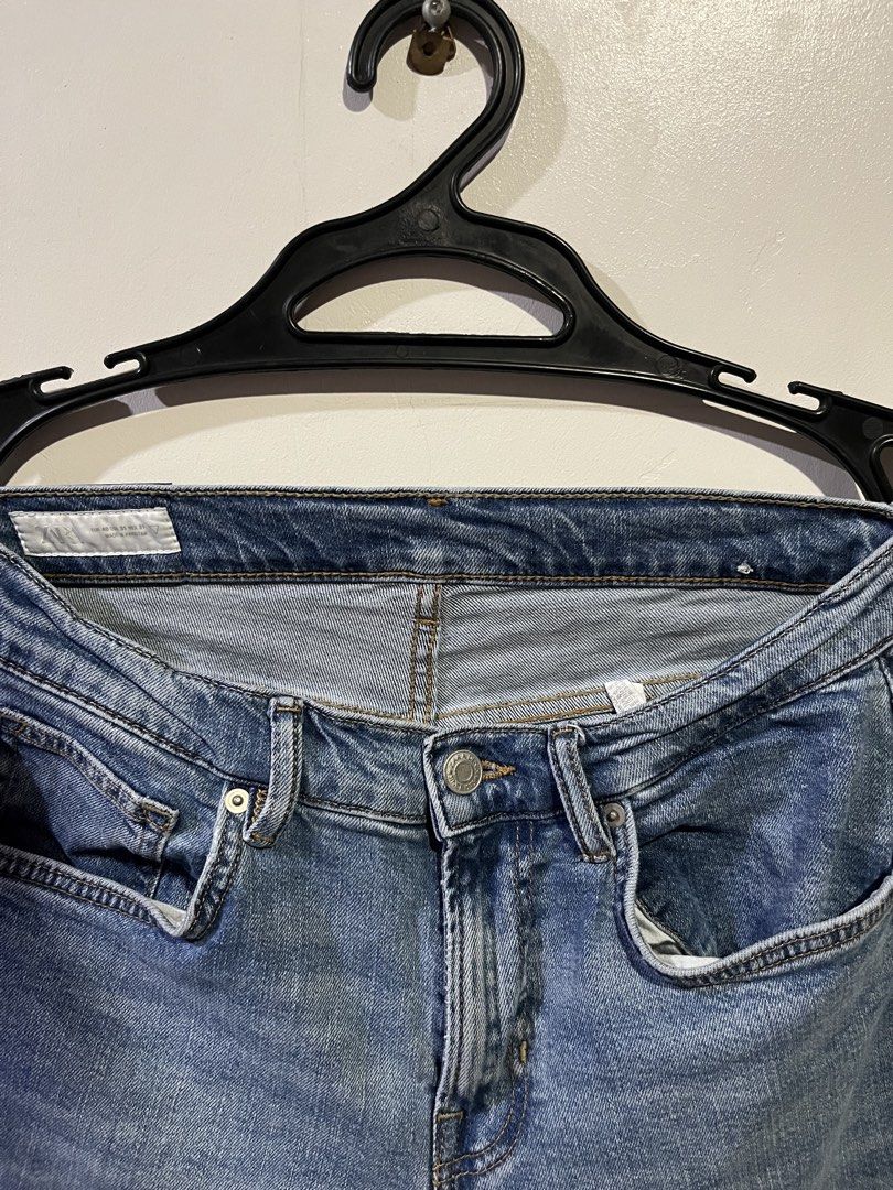Zara Man Denim Jeans Size 31 (Category: Jeans) located in Manila. Submitted by updilimangaragesale (Listing ID 1466147094, Image 1). Description: - Brand: Zara Man - Color: Classic blue wash - Size: EUR 40 / USA 31 / MEX 31 - Fit: Regular fit - Details: Standard pockets, belt loops, and brown leather patch on the back waistband - Origin: Made in Pakistan - Condition: Great daily wear option, easy to style with tees and hoodies.
