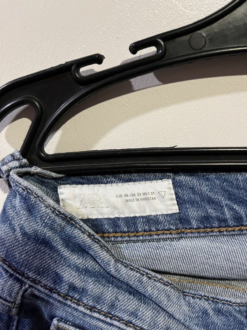 Zara Man Denim Jeans Size 31 (Category: Jeans) located in Manila. Submitted by updilimangaragesale (Listing ID 1466147094, Image 3). Description: - Brand: Zara Man - Color: Classic blue wash - Size: EUR 40 / USA 31 / MEX 31 - Fit: Regular fit - Details: Standard pockets, belt loops, and brown leather patch on the back waistband - Origin: Made in Pakistan - Condition: Great daily wear option, easy to style with tees and hoodies.