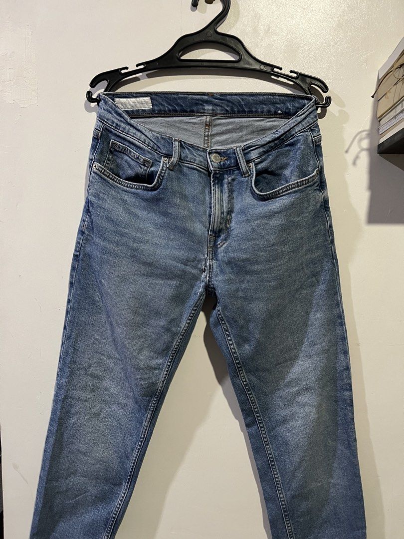 Zara Man Denim Jeans Size 31 (Category: Jeans) located in Manila. Submitted by updilimangaragesale (Listing ID 1466147094, Image 2). Description: - Brand: Zara Man - Color: Classic blue wash - Size: EUR 40 / USA 31 / MEX 31 - Fit: Regular fit - Details: Standard pockets, belt loops, and brown leather patch on the back waistband - Origin: Made in Pakistan - Condition: Great daily wear option, easy to style with tees and hoodies.