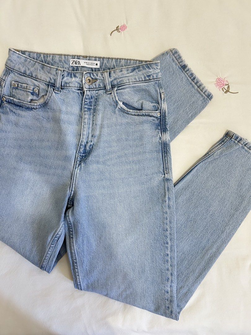 Zara Mom Jeans (Category: Jeans) located in Manila. Submitted by summerdeclutters (Listing ID 1466011761, Image 2). Description: 🪷 Fits XS–S 🪷 Bought in Dubai 🇦🇪 🪷 Very good quality & in great condition 🪷 Classic mom fit & easy to style 🪷 Perfect for everyday wear 🪷 Open for negotiations! 💌 .