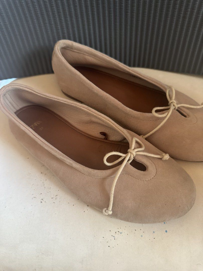Zara Nude Suede Ballet Flats (Category: Flats & Sandals) located in Davao. Submitted by krau_ (Listing ID 1465980819, Image 2). Description: Used this less than 5 times Needs cleaning, but in very good condition SiE 35 / 22 cm.