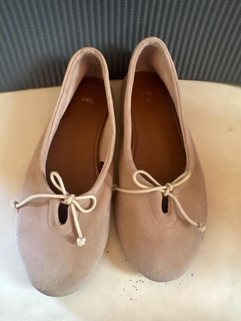 Zara Nude Suede Ballet Flats (Category: Flats & Sandals) located in Davao. Submitted by krau_ (Listing ID 1465980819, Image 1). Description: Used this less than 5 times Needs cleaning, but in very good condition SiE 35 / 22 cm.