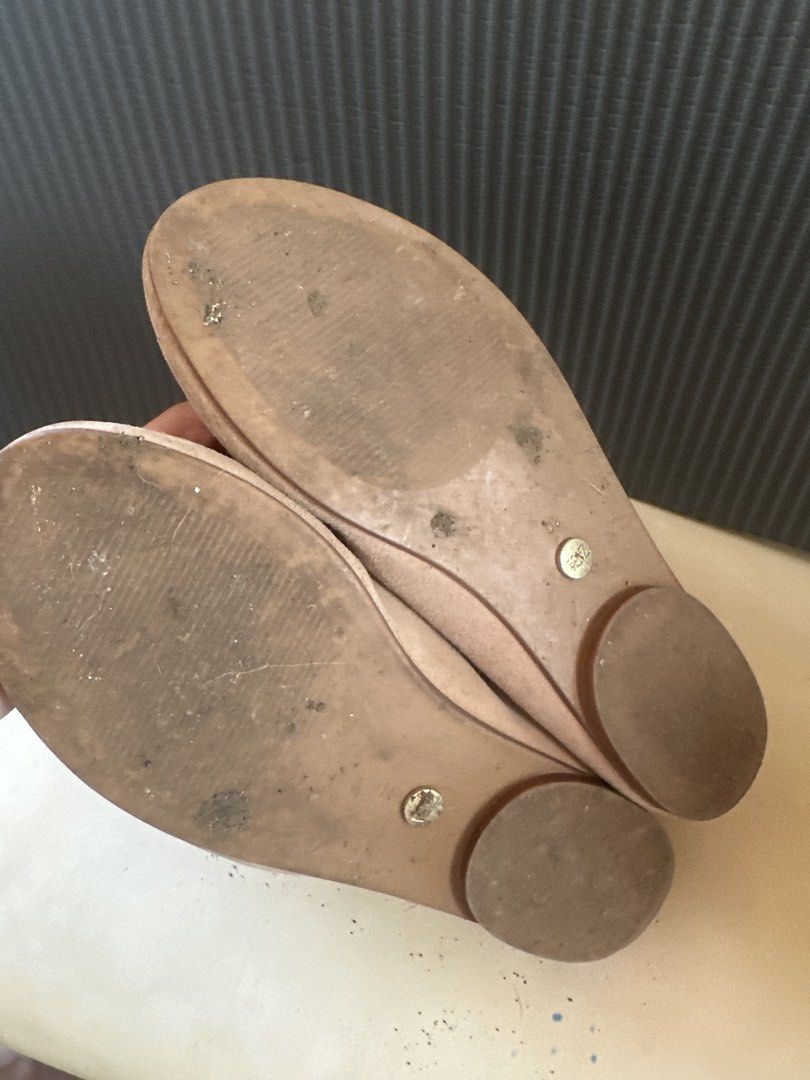 Zara Nude Suede Ballet Flats (Category: Flats & Sandals) located in Davao. Submitted by krau_ (Listing ID 1465980819, Image 3). Description: Used this less than 5 times Needs cleaning, but in very good condition SiE 35 / 22 cm.