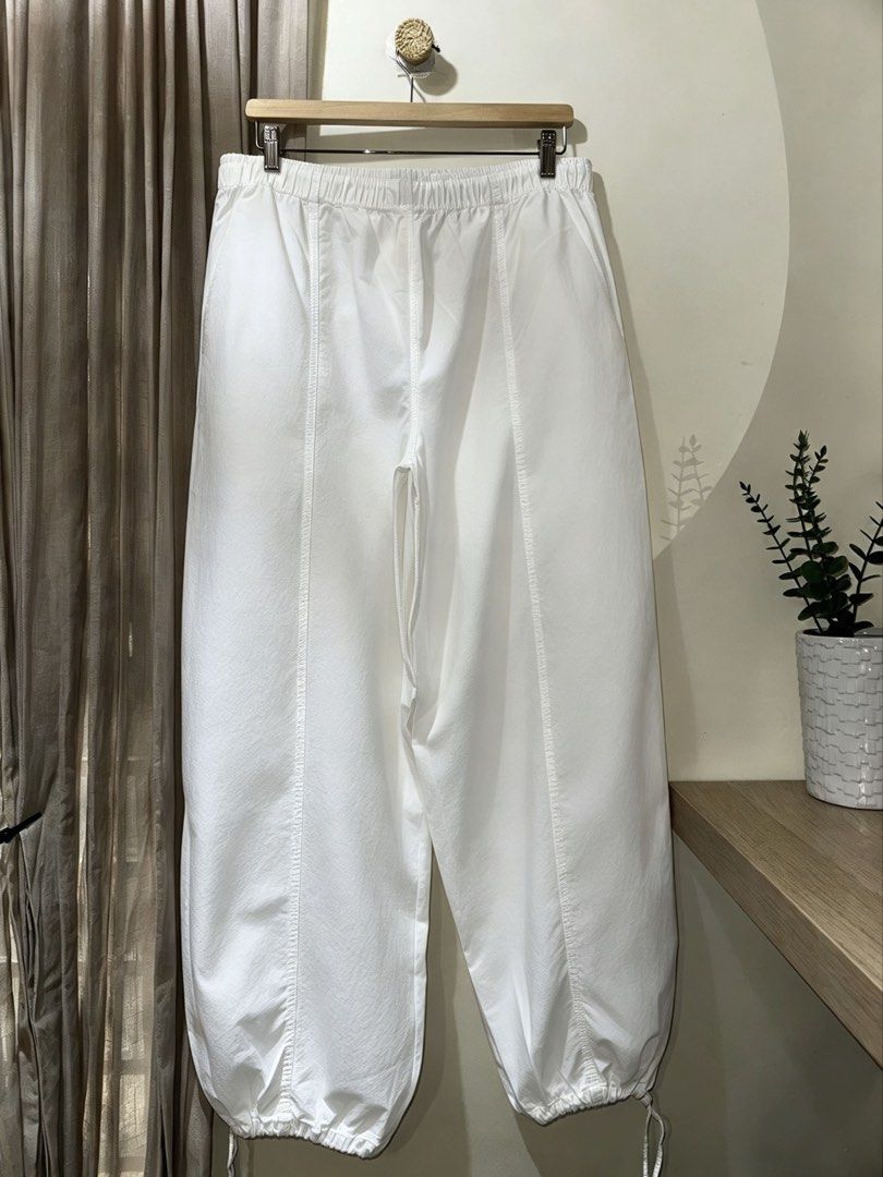 Zara Parachute Cargo Pants (Category: Other Bottoms) located in Pasig City. Submitted by lovedbymori_ (Listing ID 1466079176, Image 2). Description: Worn twice during pregnancy. Has adjustable drawstrings at the waist and leg hems. .