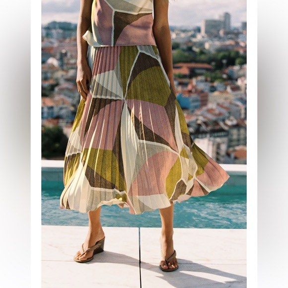 Zara pleated skirt (Category: Sleeveless) located in Las Pinas. Submitted by achee.mnl (Listing ID 1465972949, Image 2). Description: .