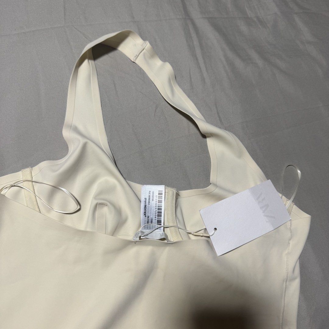 Zara Polyamide Halter Top (Category: Sleeveless) located in Manila. Submitted by nicoleaure20 (Listing ID 1466063236, Image 3). Description: brand new, large on tag! literal na kakabili ko lang kaso ‘di siya bagay sakin haha - never been used, in good condition - location: sampaloc, manila - mop: gcash/bpi - can be shipped thru lalamove/grab/ toktok/j&t but the buyer should shoulder the fee :) .
