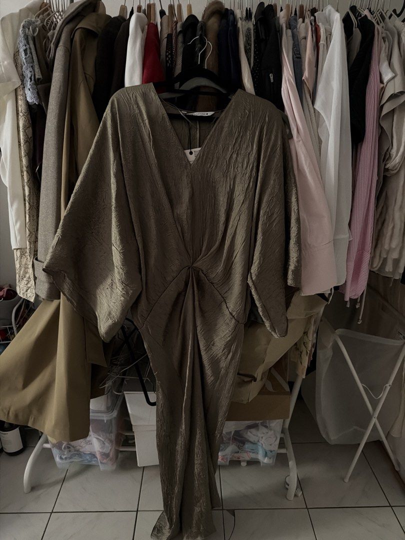 Zara robe silk dress (Category: Sleeveless) located in Las Pinas. Submitted by achee.mnl (Listing ID 1465975645, Image 3). Description: will keep if no one will get it.