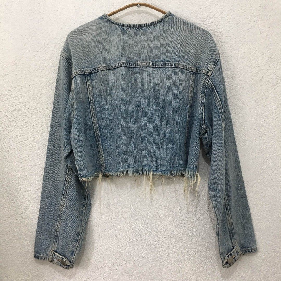 Zara roundneck denim jacket (Category: Coats, Jackets and Outerwear) located in Subic. Submitted by ayvee.ph (Listing ID 1466153664, Image 3). Description: Zara roundneck denim jacket FAVE FAVE FAVE!!💙 Crop jacket!💙💙💙💙 Good as Brandnew Never worn No when worn No issue / Flaws 🏷Store bought ✅Color may differ due to lighting/camera used Size: XS on tag fits Medium Bust: Upto 40 bust L: 16 inches Shoulder: 18 inches Sleeves: 22 inches Price: s