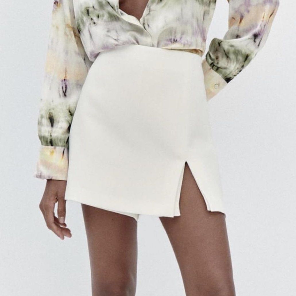 Zara Slit Hem Skort - White - Size XS (Category: Skirts) located in Makati City. Submitted by hoarder.mnl (Listing ID 1466005146, Image 1). Description: Zara White Skort Size XS (true to size) Never worn.