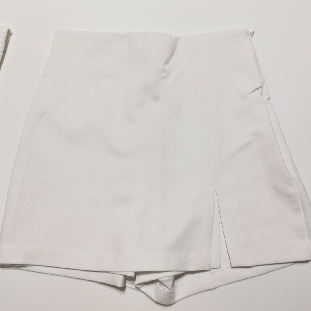 Zara Slit Hem Skort - White - Size XS (Category: Skirts) located in Makati City. Submitted by hoarder.mnl (Listing ID 1466005146, Image 3). Description: Zara White Skort Size XS (true to size) Never worn.