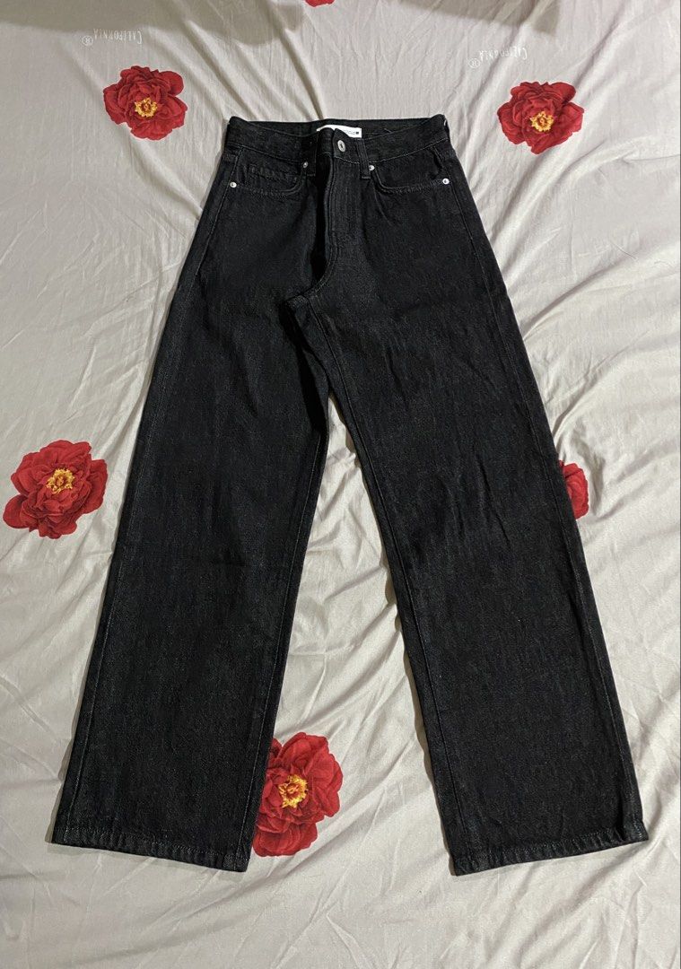 Zara straightcut (Category: Jeans) located in Cebu City. Submitted by prelovedwithloveshisha (Listing ID 1465989802, Image 2). Description: .