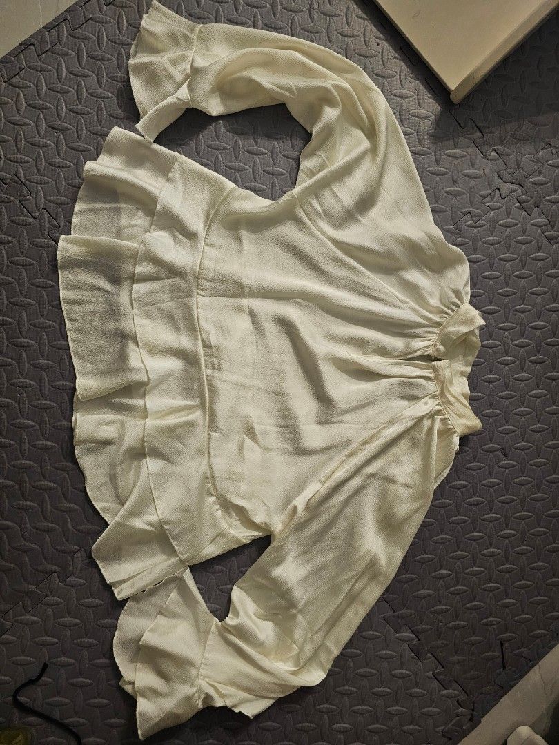 Zara White Ruffled Long Sleeve Blouse Size M (Category: Longsleeves) located in Manila. Submitted by john.tulalian (Listing ID 1466126178, Image 1). Description: - Brand: Zara - Size: EUR M / USA M / MEX 28 - Color: Classic White - Material: Textured fabric (Made in Portugal) - Design: High neckline with back double-button closure - Details: Long sleeves with ruffled cuffs and layered ruffle hemline - Condition: Excellent / Ready to wear -Negotia