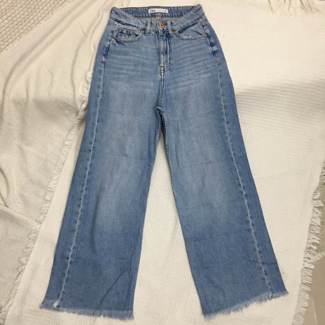 Zara wide baggy jeans (Category: Jeans) located in Subic. Submitted by ayvee.ph (Listing ID 1466152988, Image 2). Description: Zara wide baggy jeans Sis ang ganda neto!!! Highwaist🤩 Staple!💎 Not Stretchy No flaws / Issue Size: Waist: 25-26 Length: 39 📌Measured via tm 📷Coor may differ due to lighting / camera used Price: 600 sale (Last price posted) 📍Olongapo City 🚚Reg J&T door to door del 📌Those miners na may pending balance, not allowed t