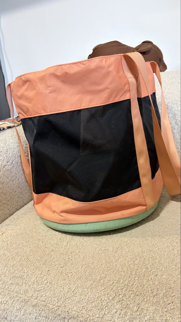 Zee Cat Terracotta Cat Carrier (Category: Homes & Other Pet Accessories) located in Quezon City. Submitted by iambealim (Listing ID 1465975066, Image 3). Description: Declutter Upgrade.