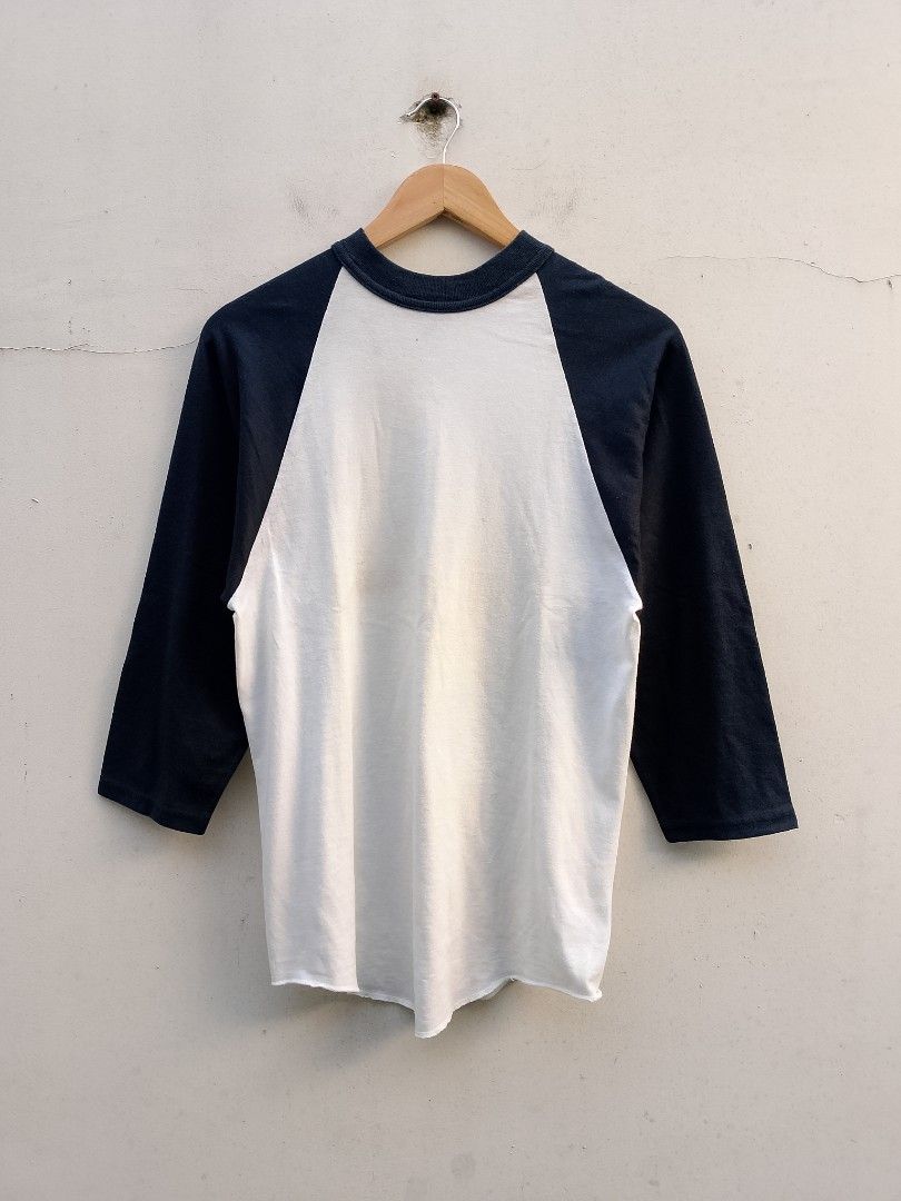 00's Soffe Raglan (White/Black) (Category: Tshirts & Polo Shirts ) located in Subic. Submitted by stealo (Listing ID 1466158431, Image 1). Description: 00's Soffe Raglan (White/Black) Small (18/28) Very good 250 J&T Gcash Olongapo City.