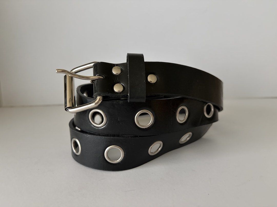 10. Black Leather Belt 37 (Category: Belts) located in Quezon City. Submitted by wagwagan_ukay_blues (Listing ID 1466239121, Image 3). Description: From Japan In good condition Please expect signs of usage Hole Size -up to 37” Overall - 39” Width -1” Novaliches Qc.