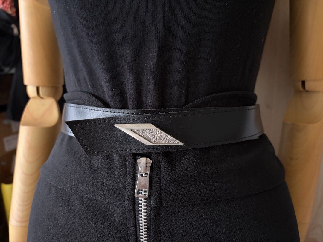 10. Black Leather Belt 38 (Category: Belts) located in Quezon City. Submitted by wagwagan_ukay_blues (Listing ID 1466239528, Image 2). Description: From Japan In good condition Please expect signs of usage Hole Size -25”-29” Overall - 31” Width -1.1” Novaliches Qc.