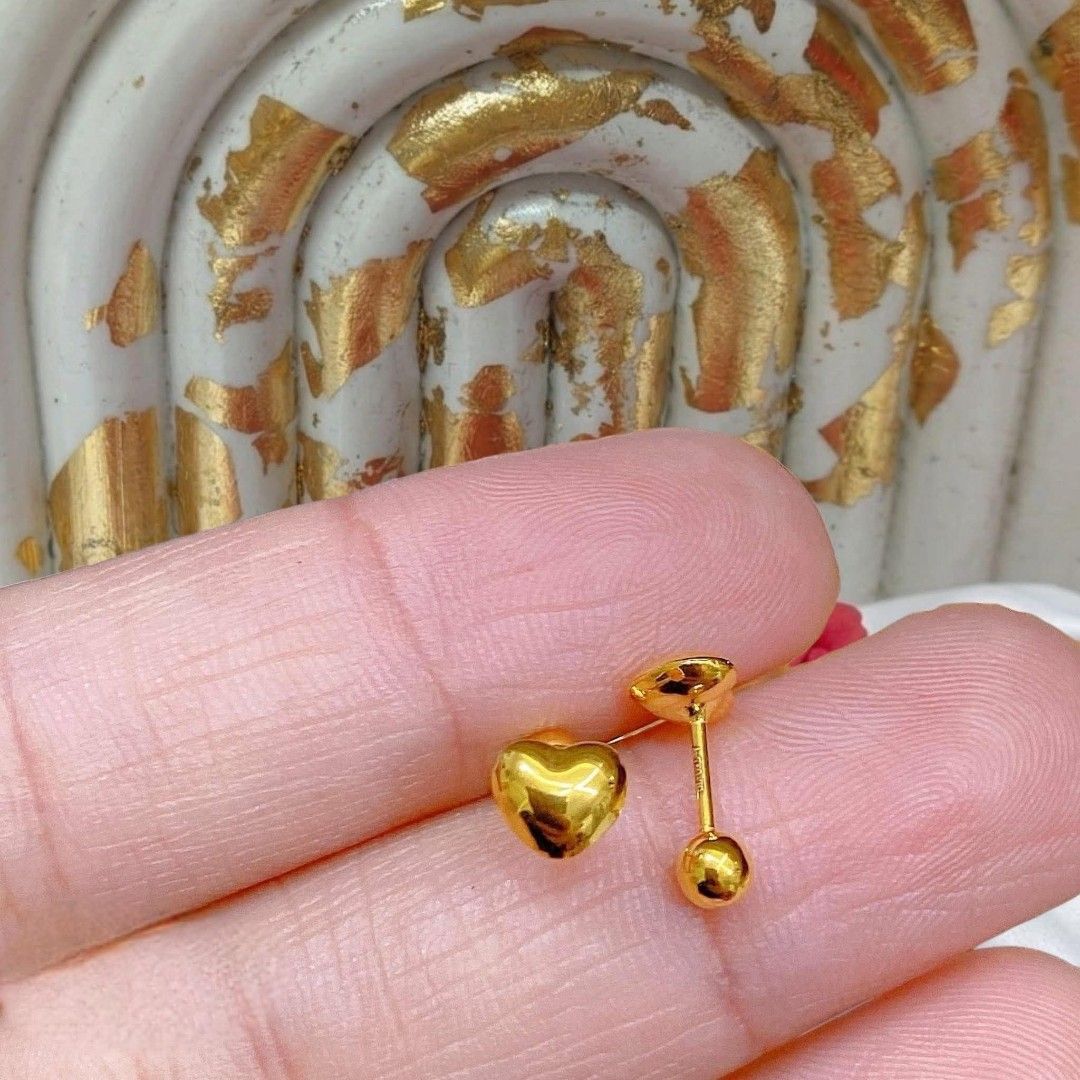 18K Saudi Gold Plain Deroscas Heart Earrings (Category: Earrings) located in Caloocan City. Submitted by cheskhaionlinestore2.0 (Listing ID 1466170849, Image 1). Description: 18K Pure Saudi Gold Plain Heart Roscas ₱5150 only 📌 🍒 Pawnable/ Nasasangla💯 🍒 Brandnew 💯 🍒 Ship via JNT/ LBC 🍒 Lalamove for same day delivery 🍒 We accept COD COP with downpayment to avoid cancellation of orders ⚡ How to Order? Please feel free to message us directly 