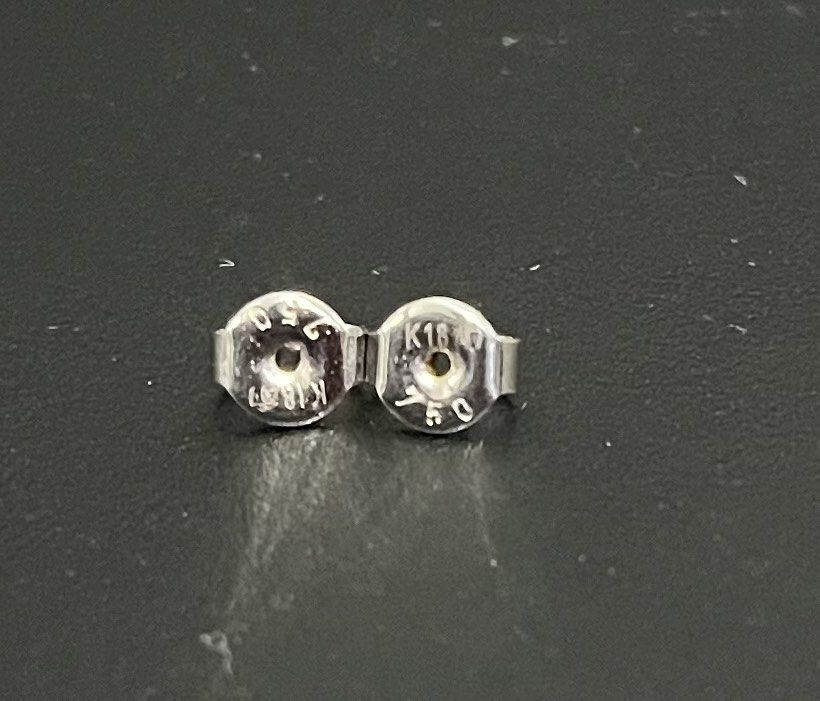 18k White Gold Pakaw / Lock (Pair) (Category: Earrings) located in Manila. Submitted by jhcollections (Listing ID 1466265454, Image 1). Description: 18k white gold pakaw Sold per pair Standard size With k18 stamp Actual photos posted .