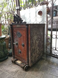 (Category: ) located in . Submitted by SecondHand_Furniture (Listing ID 1466238502, Image 1). Description: .