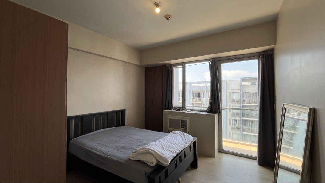 1 Bedroom unit in Palm Tree Villas (Category: Apartments & Condos) located in Quezon City. Submitted by _carlossssssss (Listing ID 1466301127, Image 1). Description: 1 Bedroom Unit in One Palm Tree Villas - 47 sqm - Facing Amenities - Semi Furnished (Bed, Closets, Fridge, AC) - PDCs Near NAIA 3, Resorts World, Villamor Golf Club Direct to Owner No agents please .