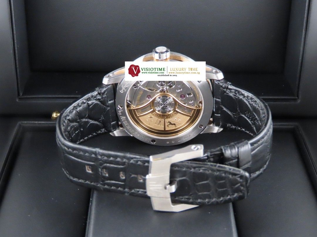2021 November Audemars Piguet Code 11.59 By Audemars Piguet 18 ct. Pink Gold / 18 ct. White Gold Grey Dial 41 mm 15210CR.OO.A002CR.01 (Category: Watches) located in Singapore. Submitted by luxurytime (Listing ID 1466205155, Image 2). Description: Credit cards instalment scheme up to 36 months is available. Terms and conditons apply. Serving you since 2003. Visit our store at Far East Plaza #02-33 for more watches. Ref: 15210CR.OO.A002CR.01 Moveme