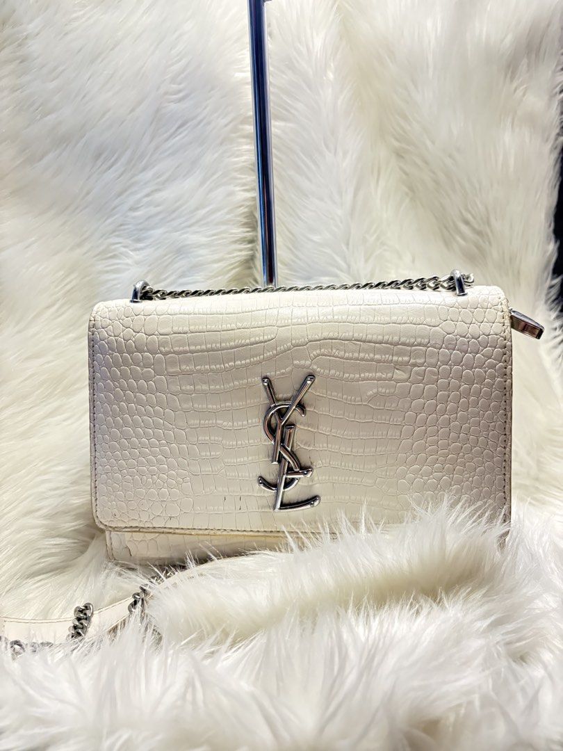 2 way Y$L sling/kili bag (Category: Cross-body Bags) located in Davao. Submitted by ememlou17 (Listing ID 1466201871, Image 1). Description: 2 way Y$L sling/kili bag. Makapal mabigat. Ready ro use.