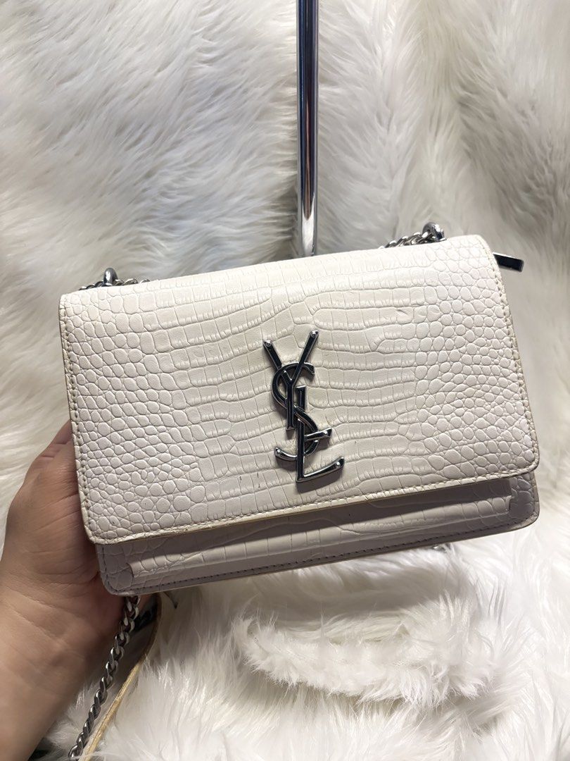 2 way Y$L sling/kili bag (Category: Cross-body Bags) located in Davao. Submitted by ememlou17 (Listing ID 1466201871, Image 3). Description: 2 way Y$L sling/kili bag. Makapal mabigat. Ready ro use.