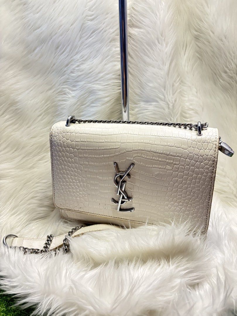 2 way Y$L sling/kili bag (Category: Cross-body Bags) located in Davao. Submitted by ememlou17 (Listing ID 1466201871, Image 2). Description: 2 way Y$L sling/kili bag. Makapal mabigat. Ready ro use.